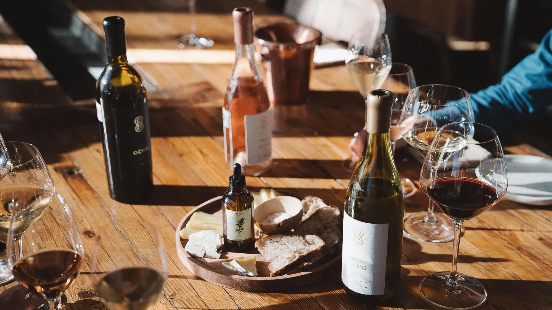 Bruma wine and glasses on a wooden table