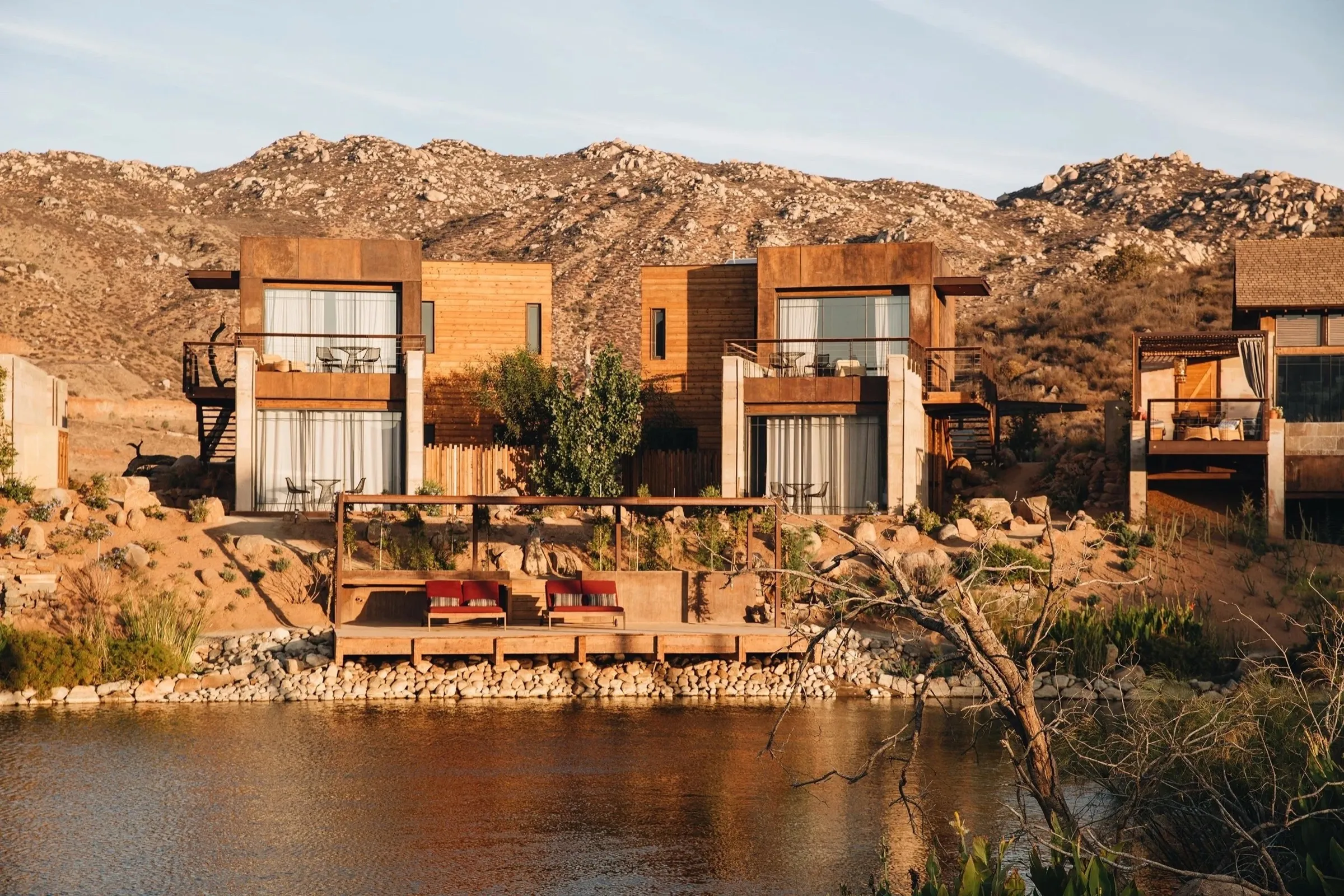 Casa Montaña above the lake